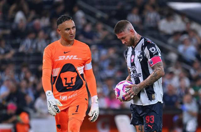 两年后重逢！皇马传奇水爷点球破门，与老队友纳瓦斯相见